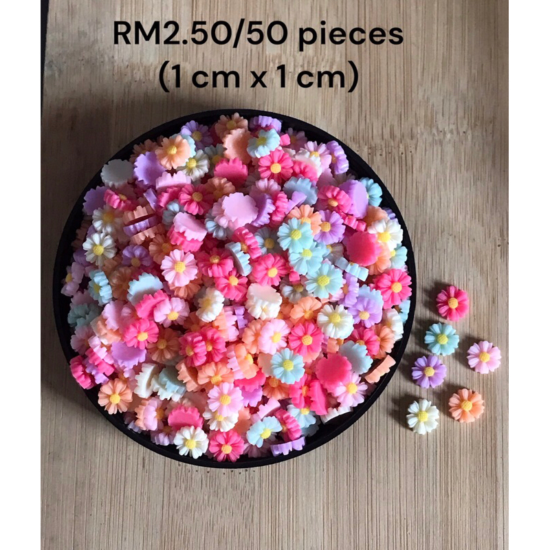 RM2.50/50 pieces : STF-017 - Resin Bunga - 1 cm x 1 cm | Shopee Malaysia