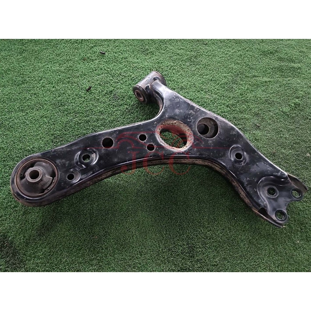 Toyota Prius Zvw Front Lower Arm Left Only B D D Shopee Malaysia