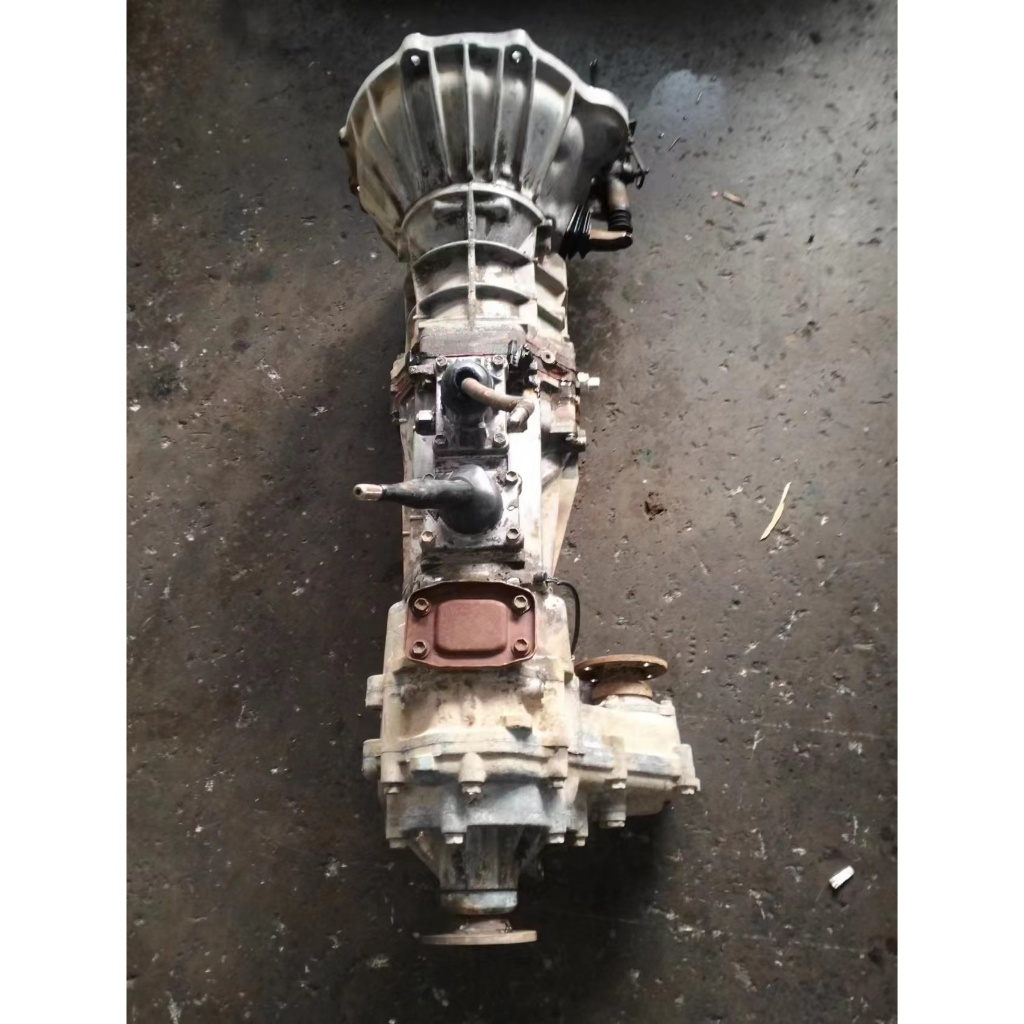 KUN25 LN106 Toyota Hilux 5 Speed Manual Gearbox Complete Low Gear