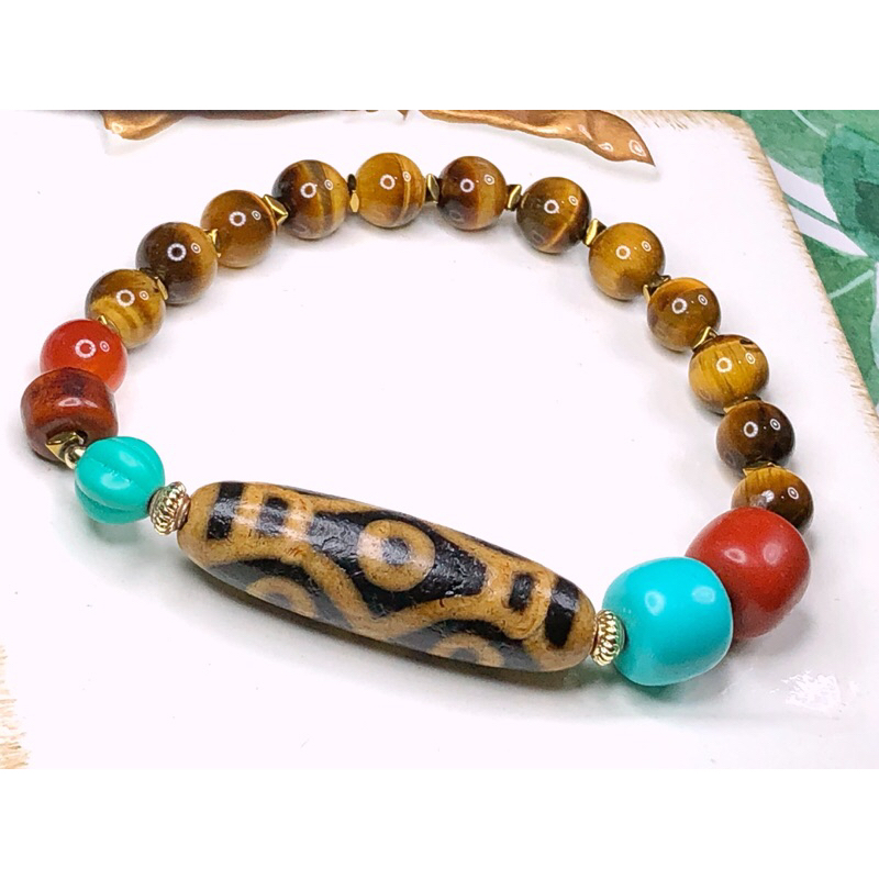 Tibetan Dzi Beads Dragon Six Eyed Dzi Beads 藏传老矿高油龙六 Tibetan Dzi Beads Dragon Six Eyed Dzi Beads 藏传老矿高油龙六