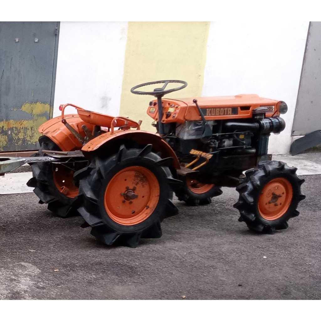 thumbnail interactive-video image 1 of Kubota B6000 B6100 B7000 B7100 Compact Tractor Decal / Sticker Set – Full Replacement 1 of 5