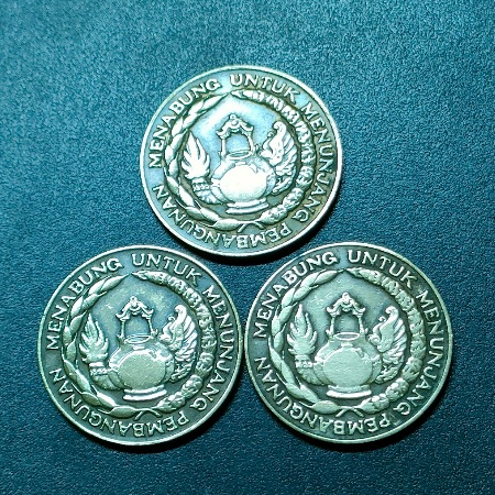 Indonesia Pembangunaan Menabung Untuk Menunjung 10 Rupiah 1974 (x3 ...