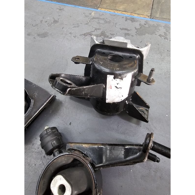 Toyota Estima Acr 50 2.4cc Engine Mounting Used parts | Shopee Malaysia