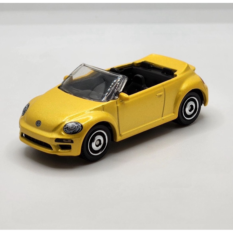 Matchbox 2024 Volkswagen Beetle Convertible - Metalflake Yellow 52/100