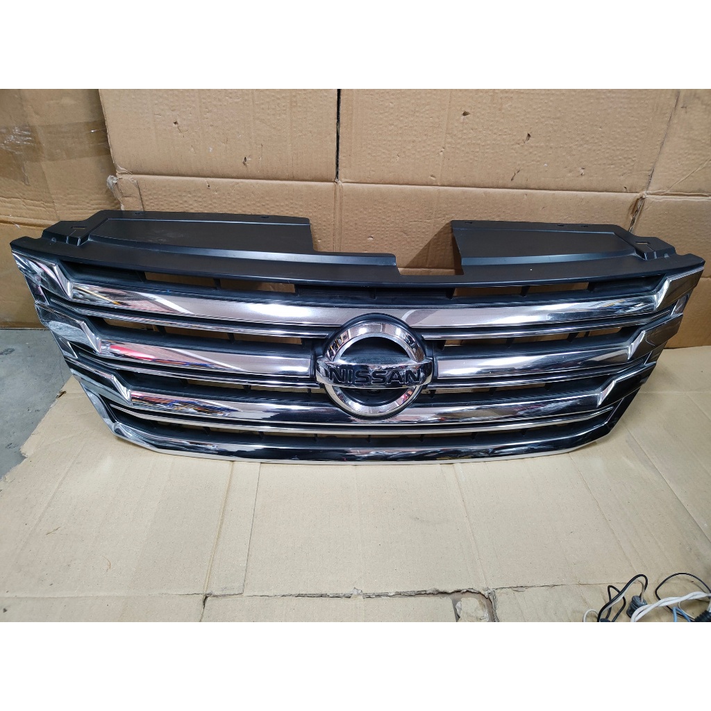Nissan Serena C26 2014 Front Grille With CAMERA Grill Sarong CHROME ...