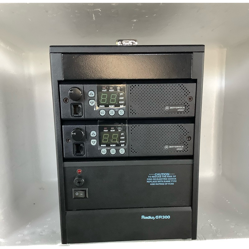 (Ready Stock) Motorola Radius GR 300 Portable UHF Repeater Analog With