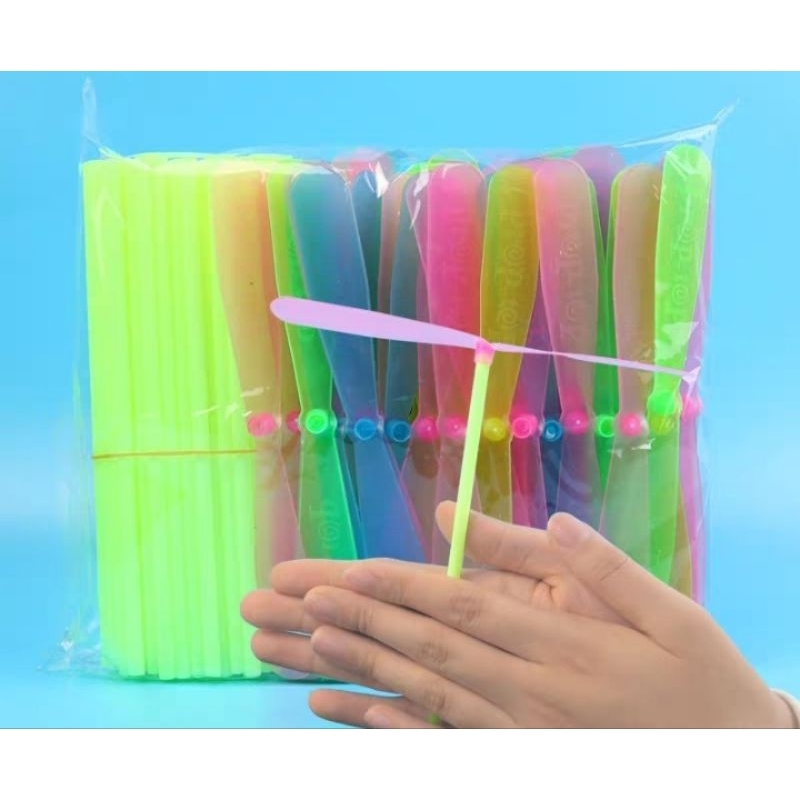 (100pcs) Classic Hand Rubbing Plastic Bamboo Dragonfly Toys 竹蜻蜓玩具 ...