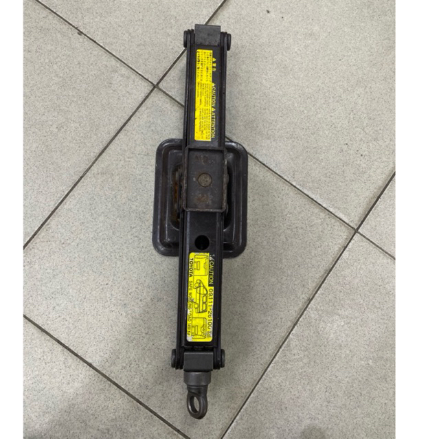 Toyota original car jack 1450kg | Shopee Malaysia