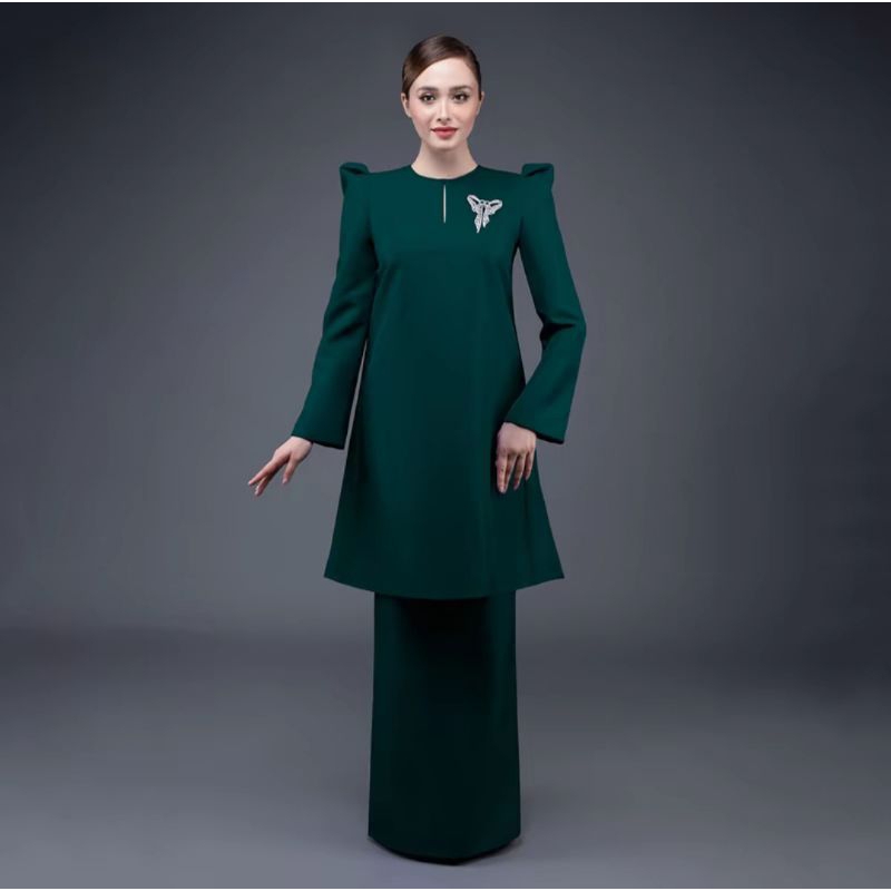 Rizman Ruzaini Basic Baju Kurung Pahang with Brooch (Saiz L) | Shopee ...