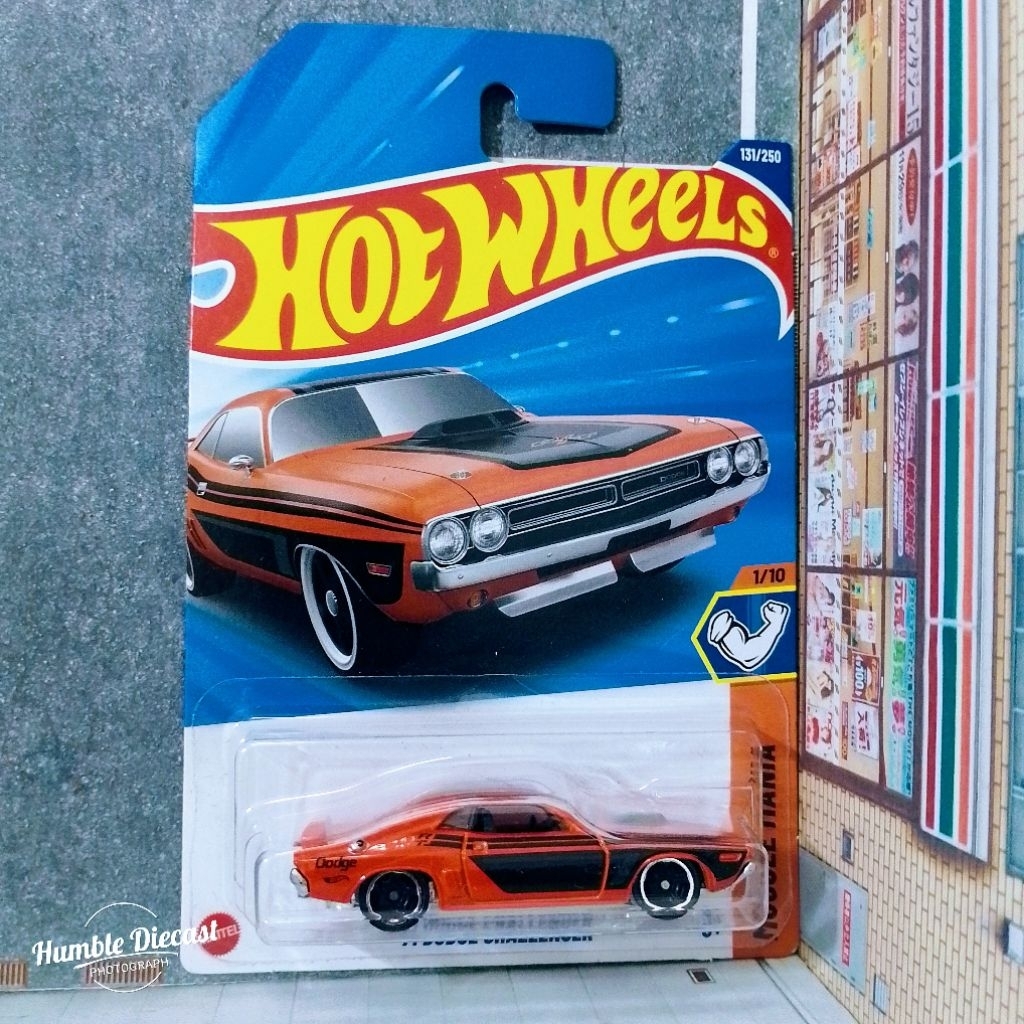 Hot Wheels '71 Dodge Challenger Muscle Mania Diecast Car - 1:64 Scale Orange/Black (2012 Series)