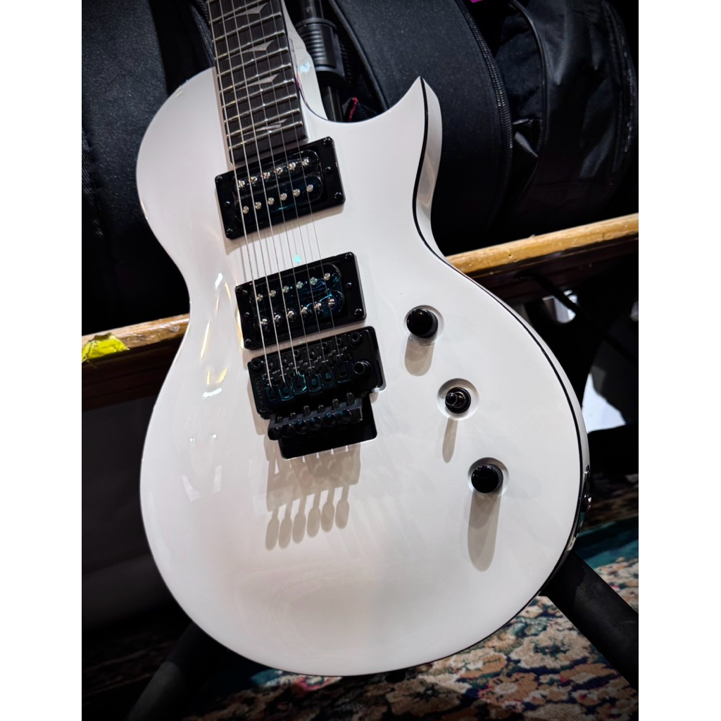 Kramer Limited Edition Assault 220 Electric Guitar - White | Shopee ...