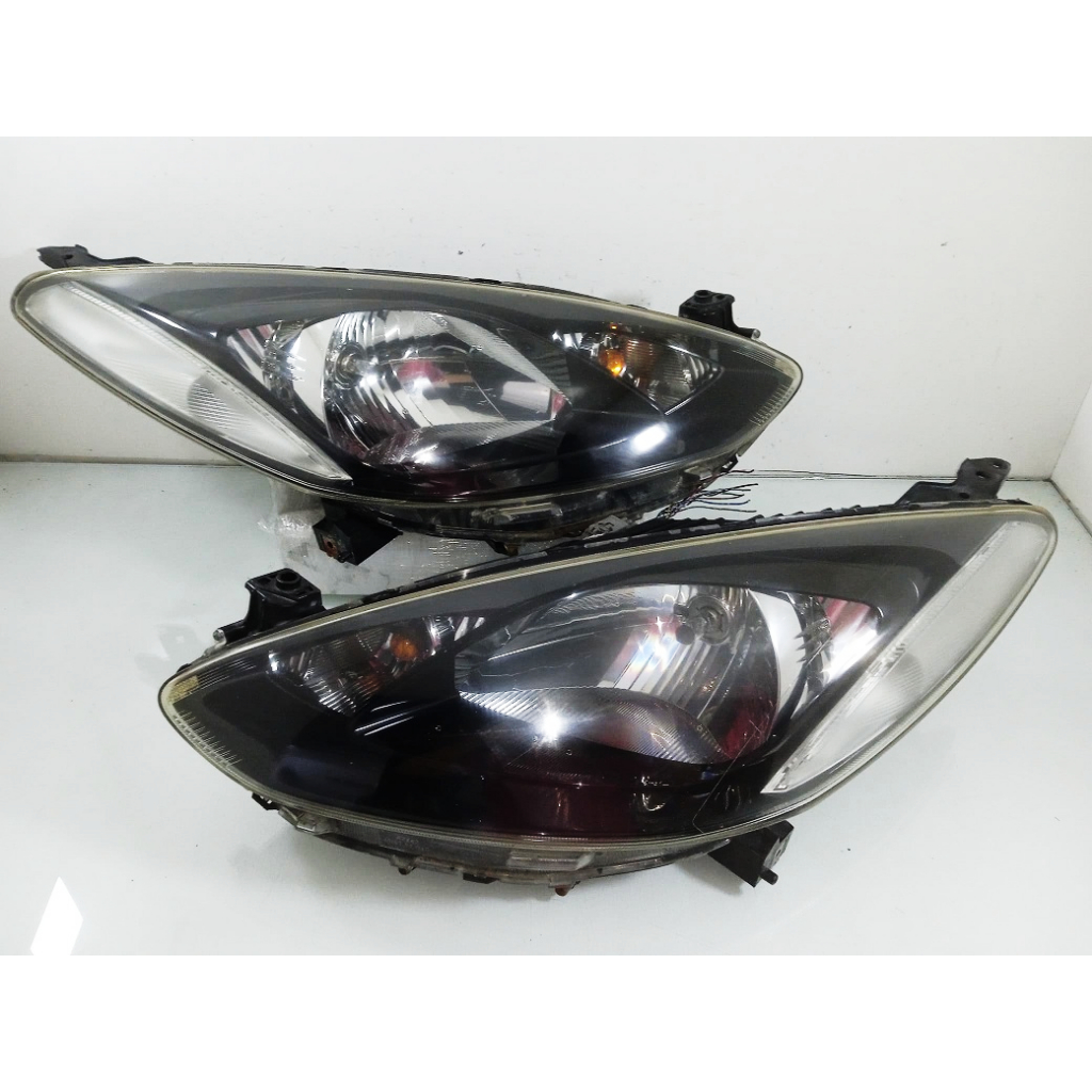 used-mazda-2-demio-halogen-headlamp-lampu-depan-front-original-japan