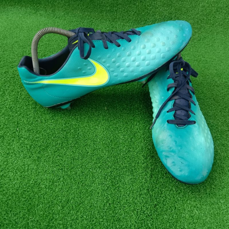 Kasut bola nike magista on sale