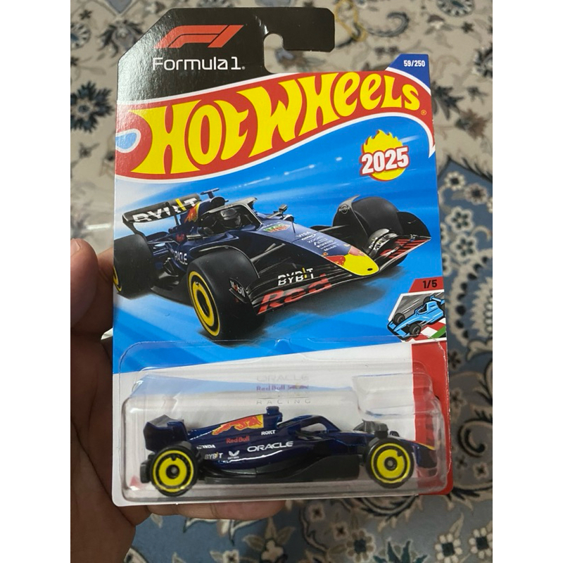 Hot Wheels Oracle Red Bull Racing Case C 2025 (Not mint)(FREE PROTECTOR