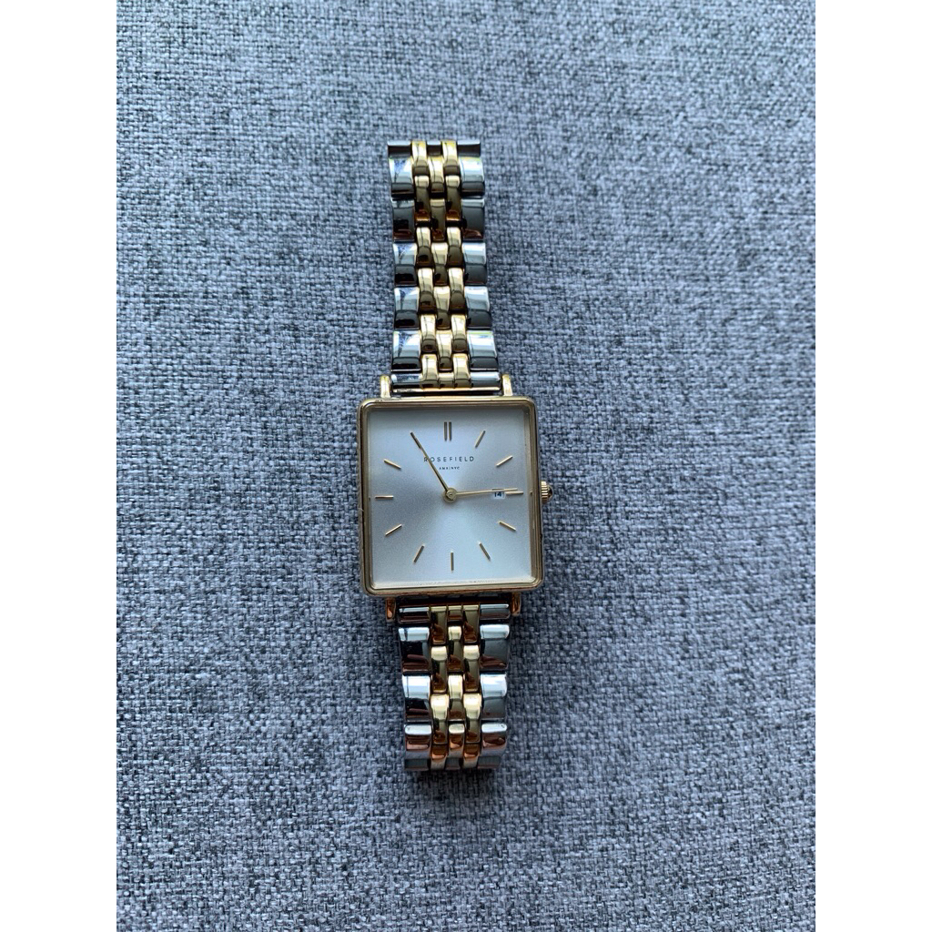 Antiek Zakhorloge Met Witte Wijzerplaat En Gouden Handen In Helder Licht. Het Gezicht Van Een Oude Klok Cijfers Extra Dichtbij Image268634908