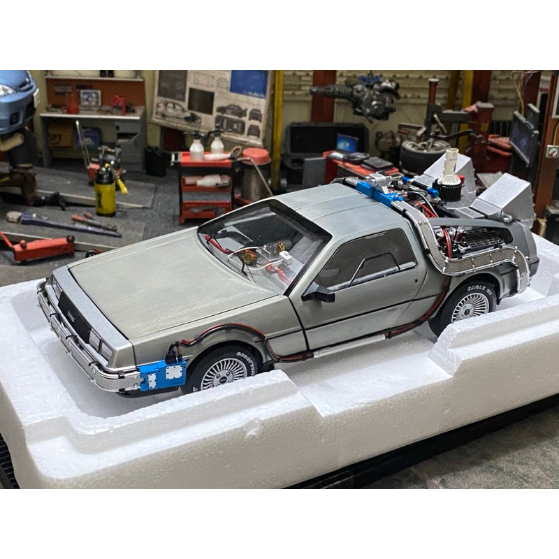 Voiture Miniature DeLorean Time Machine 1/18 - Back To The Future - Édition Ultimate - Neuf