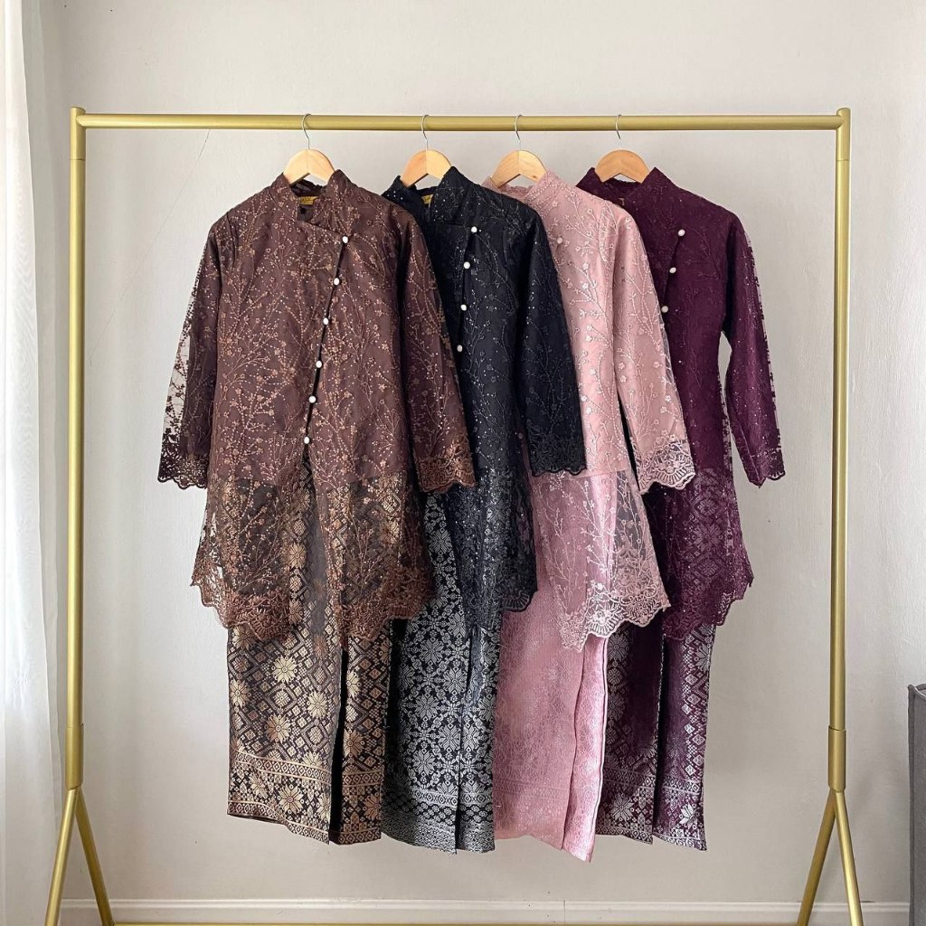 (FB) Qaseh Kebaya : Kebaya Labuh Kain Songket Kebarung Kurung available ...