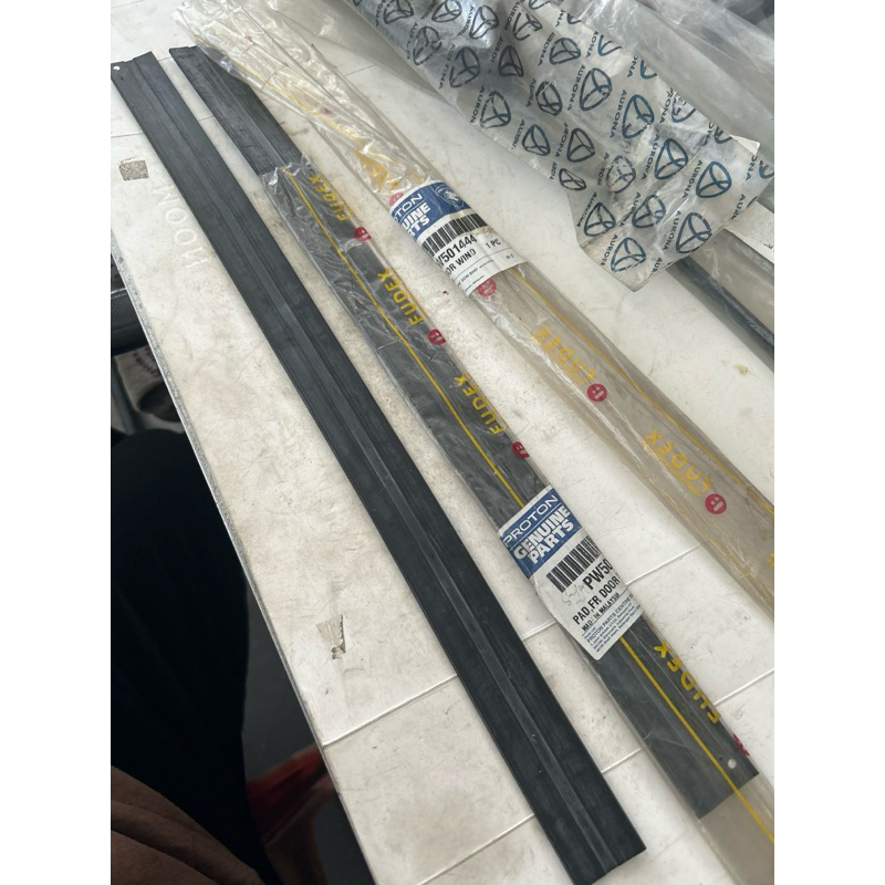 PROTON SAGA DOOR GLASS HOLDER RUBBER PAD ORI FRONT Shopee Malaysia
