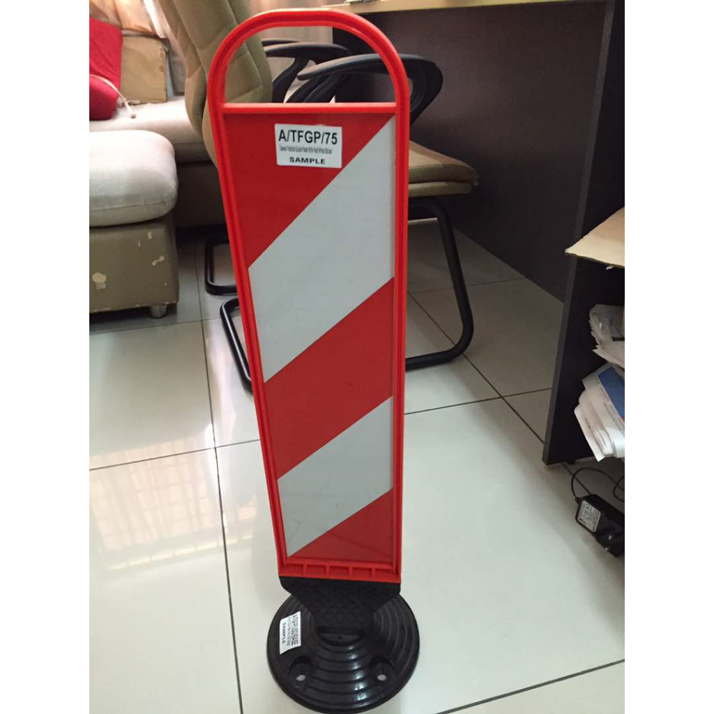 Reboundable vertical panel delineator with black round base | Shopee ...