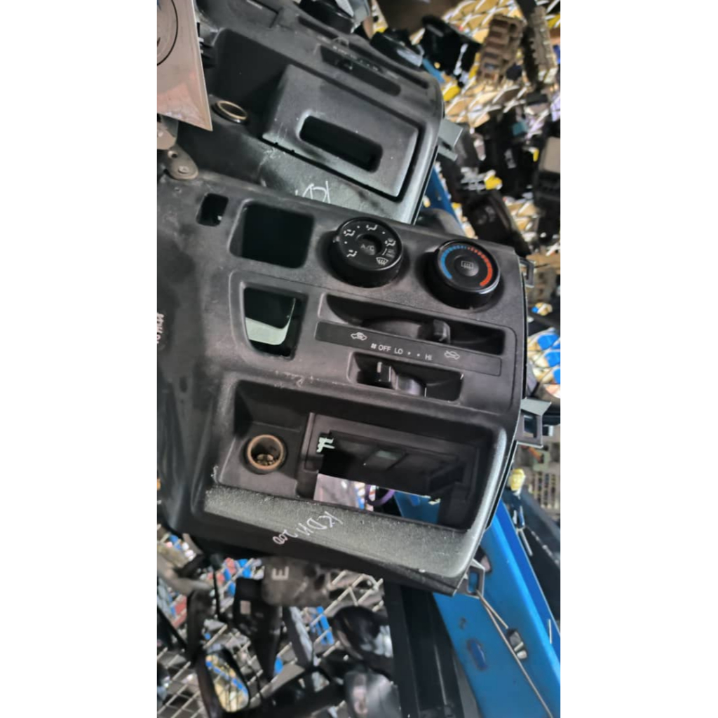 KDH200 Hiace Aircond Panel/Suis Aircond | Shopee Malaysia