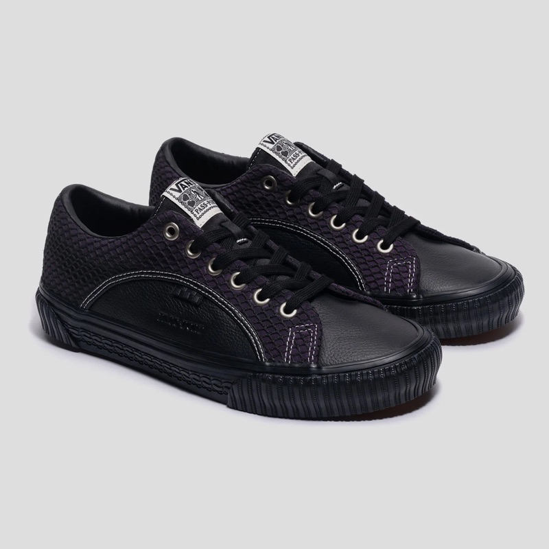 READYSTOCK ORIGINALS VANS SKATE LAMPIN X PASSPORT