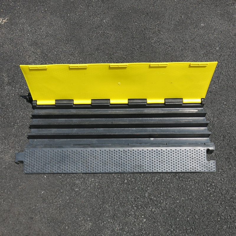 Rubber Cable Protector Ramp Big Size Road Hump Speed Bump Cable ...