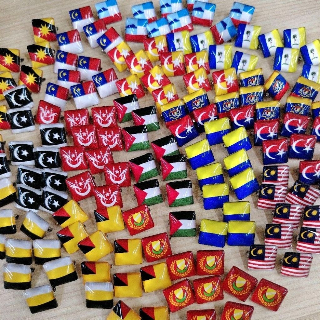 5 Unit Pin Tudung / Kerongsang / Brooch Glass Petak Bendera Negeri ...