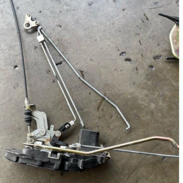 Front Inner Lock Naza Ria/Kia Carnival (Used) | Shopee Malaysia