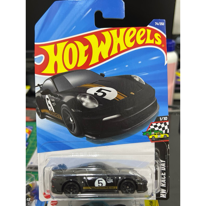 Hot Wheels Porsche 911 GT3 RS - Série Then And Now 8/10 - Échelle 1:64 - Modèle Rose - Carte Courte - 3
