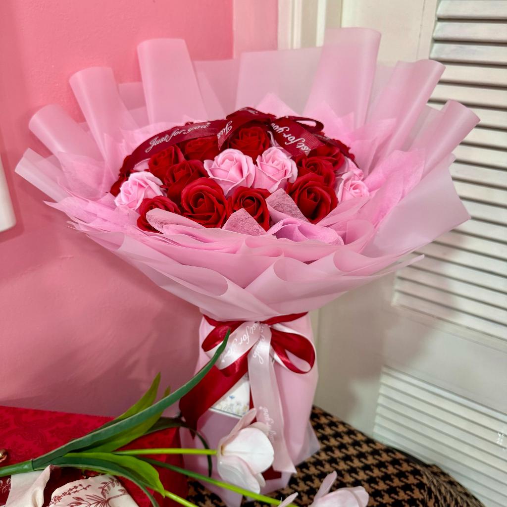 R50 # BOUQUET LOVE SHAPE 33 Stalk Soap Roses with free LED LIGHT ...