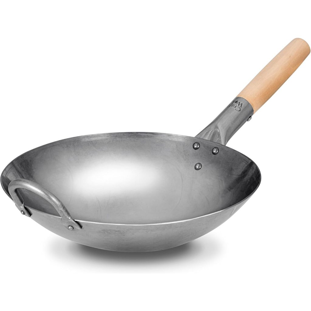 Basics voorgekruide wok van koolstofstaal met handvat van acaciahout, geschikt voor alle soorten kookplaten, 32 cm