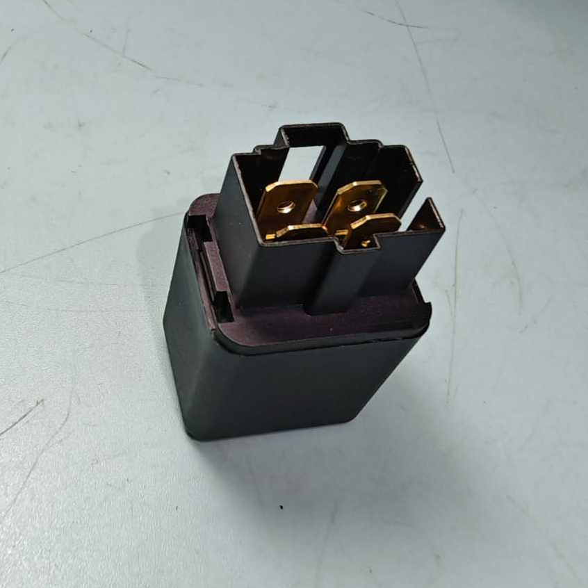 ZS150-76 RE3 Z2 RZ3SRX3S RX4 RA2 150R 20A 8229D-J210-0000 12V Ölpumpenrelais (1 Stück)