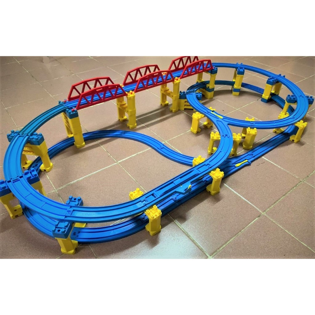 (PRELOVED) TAKARA TOMY PLARAIL AUTOMATIC TRACK LAYOUT 5 WITH TRAIN ...