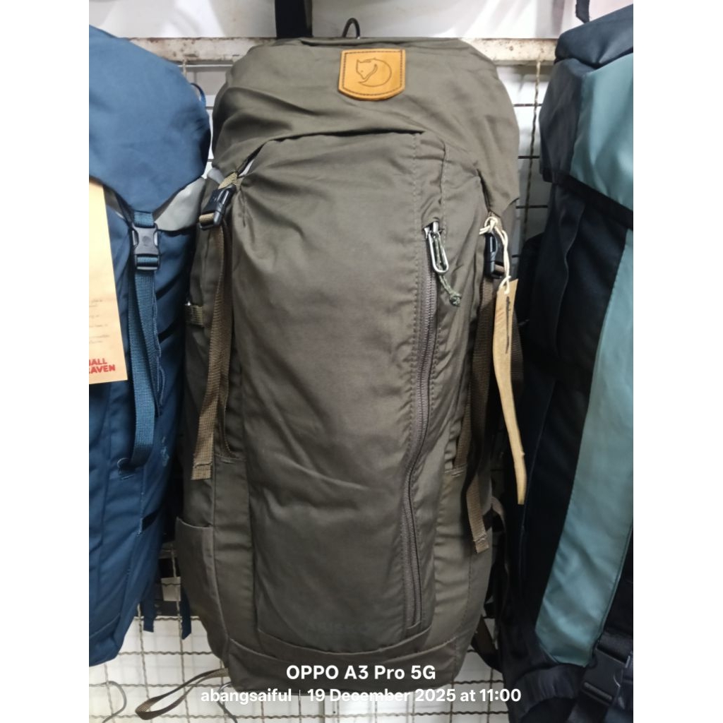 38 Liter Trekking Backpack Fjllrven Kaipak 38 Backpack - 38L Trekking Pack,  G-1000 HeavyDuty Eco Fabric, Unisex Carry On Luggage For Airplanes