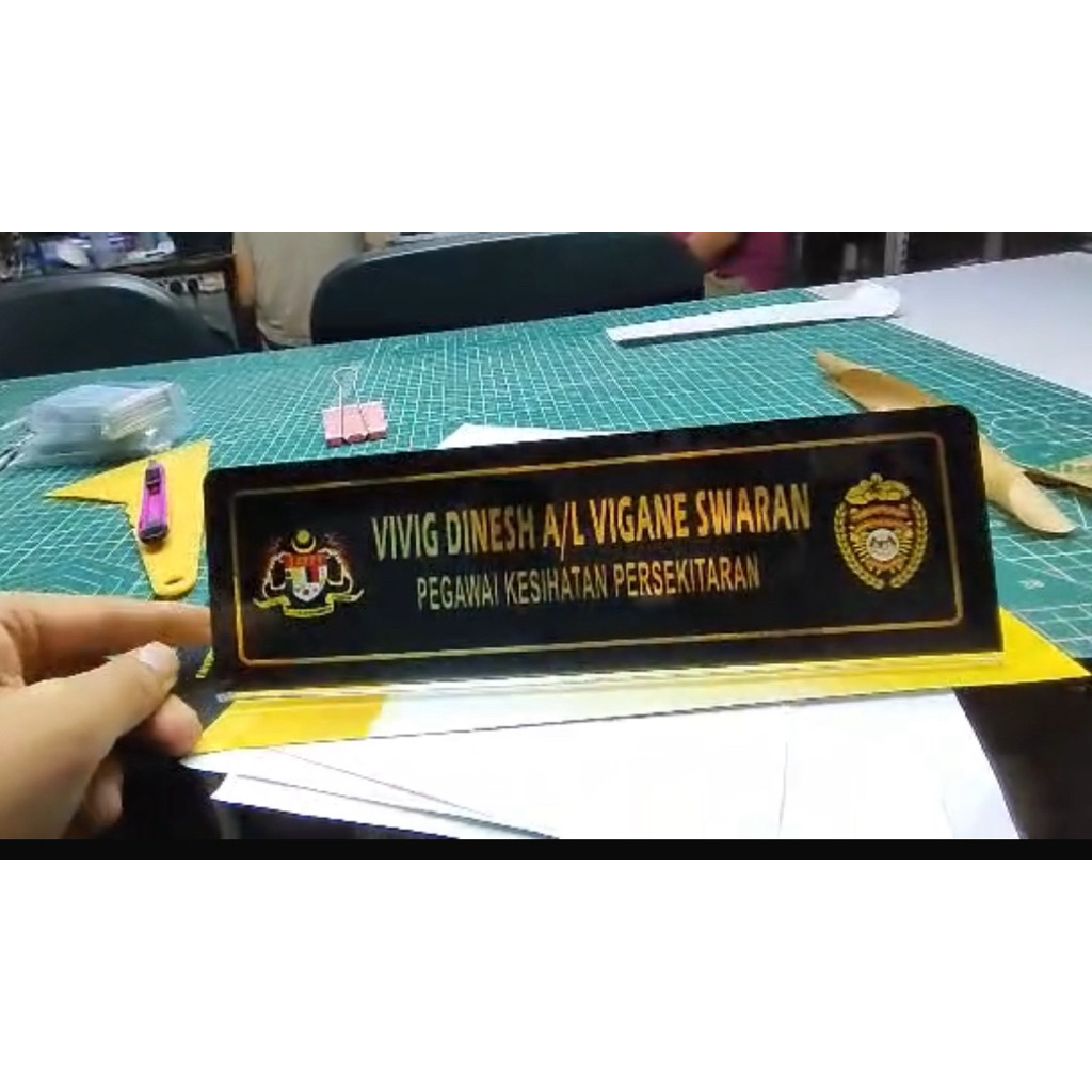 TANDANAMA MEJA / LABEL MEJA/ ACRYLIC SIGNAGE ADA LOGO WARNA ( CONFIRM ...