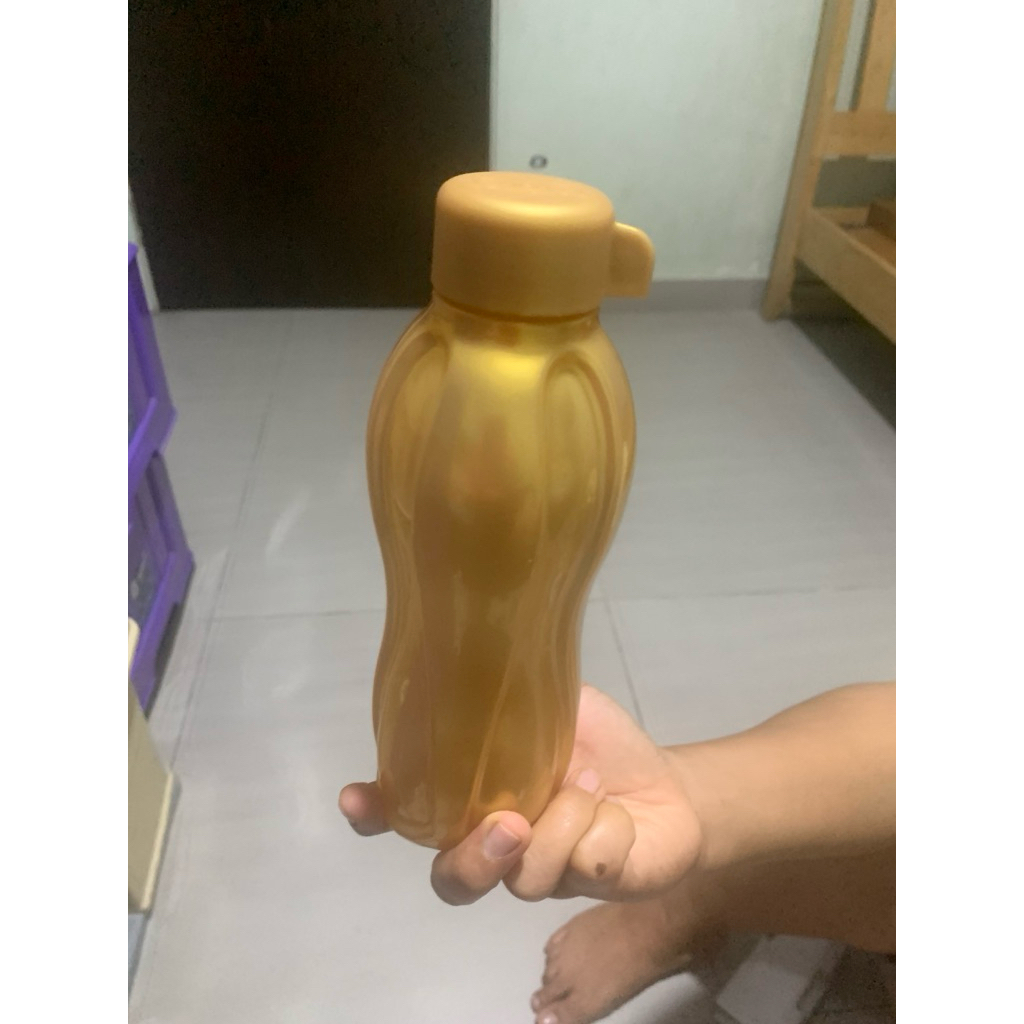 Tupperware crew tap eco bottle 500ml gold(1)limited | Shopee Malaysia