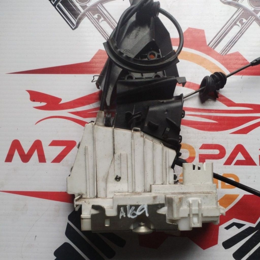 MERCEDES W169 A169 REAR LEFT DOOR LOCK USED | Shopee Malaysia