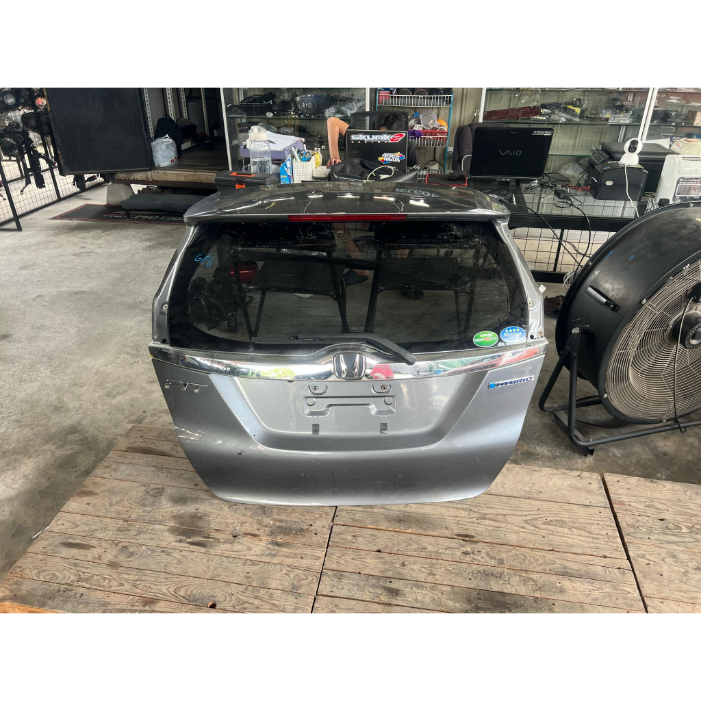 HONDA JAZZ GK5 HYBRID (ORIGINAL) REAR BONNET | Shopee Malaysia