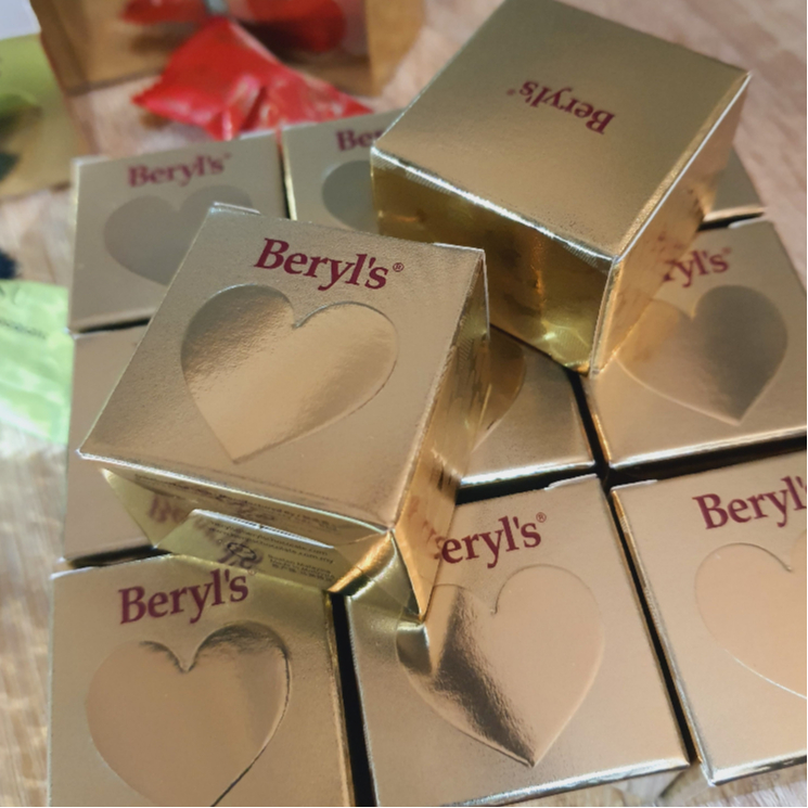 Doorgift Beryl’s 50 box with ice pack and thermal packing in box/Gold ...