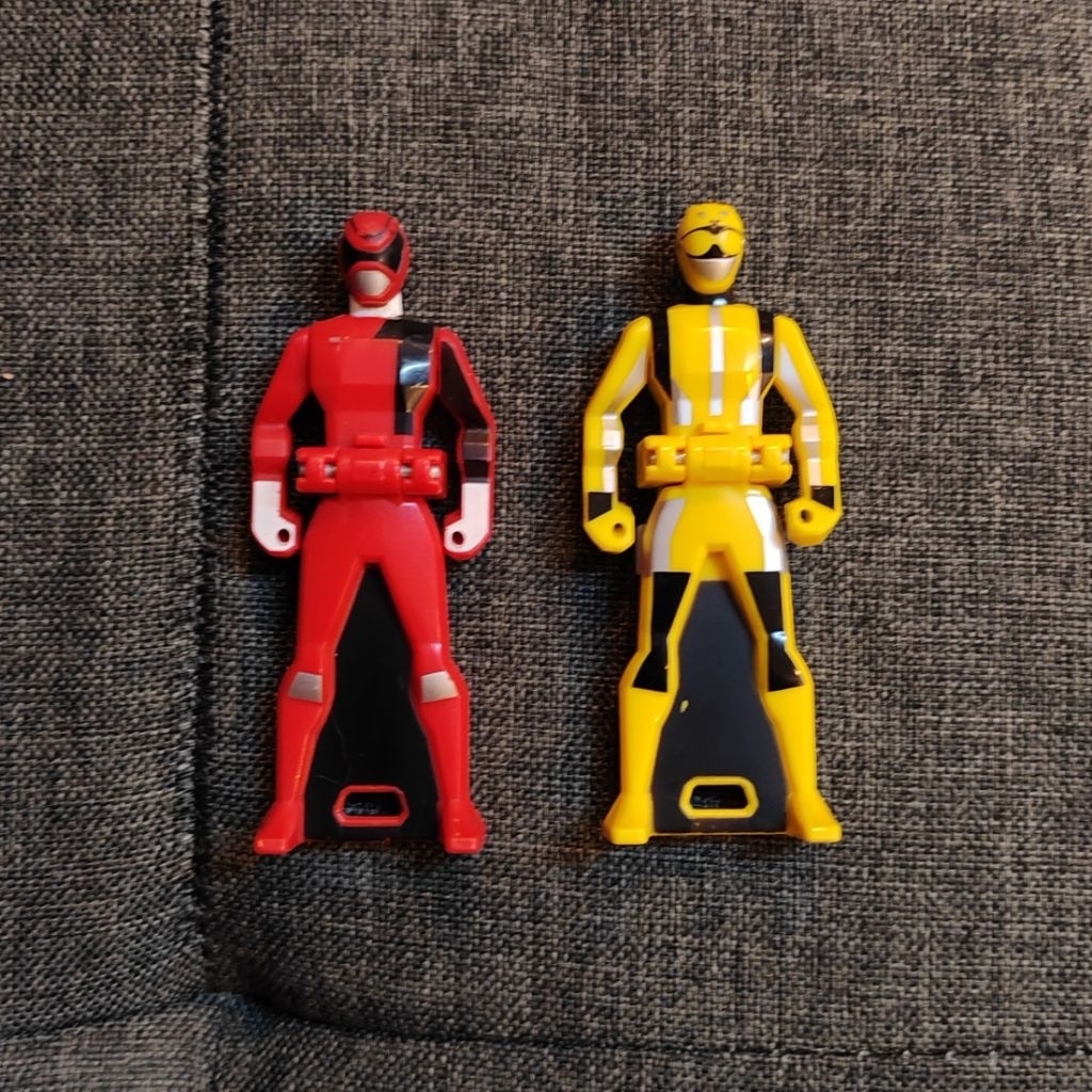USED BANDAI SET 2x DX Dekaranger Red + Gobuster Yellow Ranger Key Keys ...