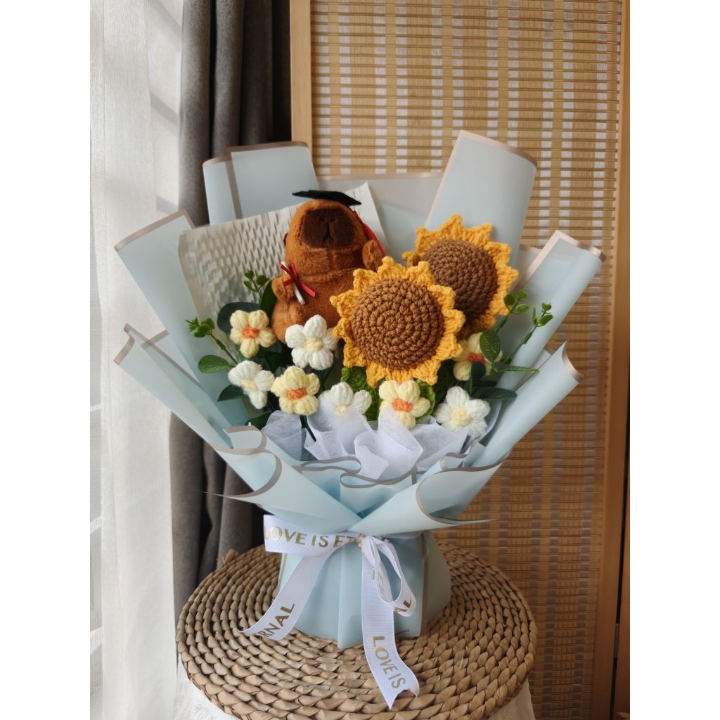 Graduation bouquet Capybara bouquet | Shopee Malaysia