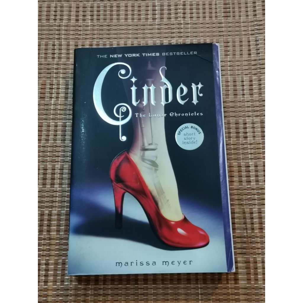 Cinder by Marissa Meyer | Shopee Malaysia