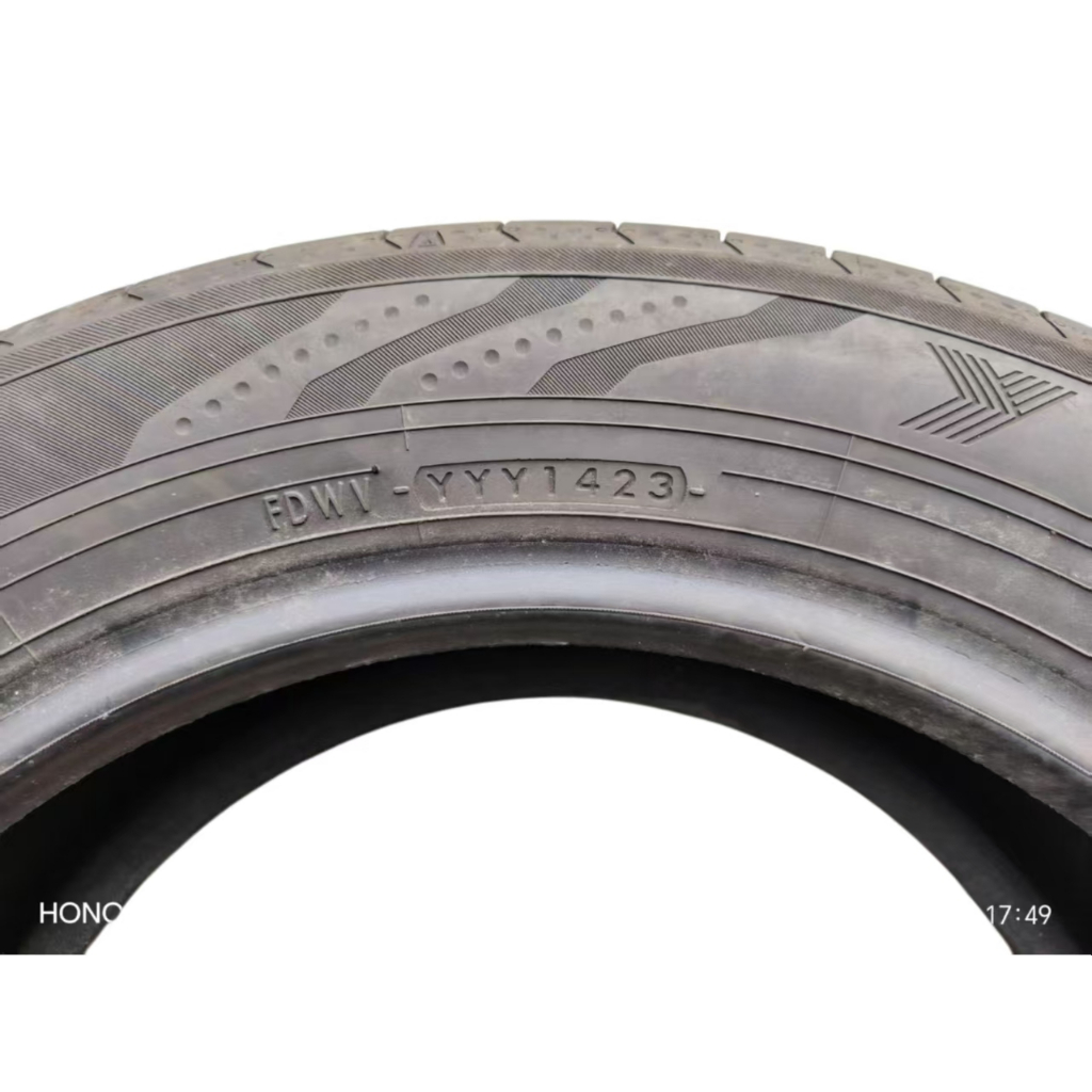 195/60 R16 YOKOHAMA BLUEARTH-RV RV03 Tyre / Tayar / Tire 195/60