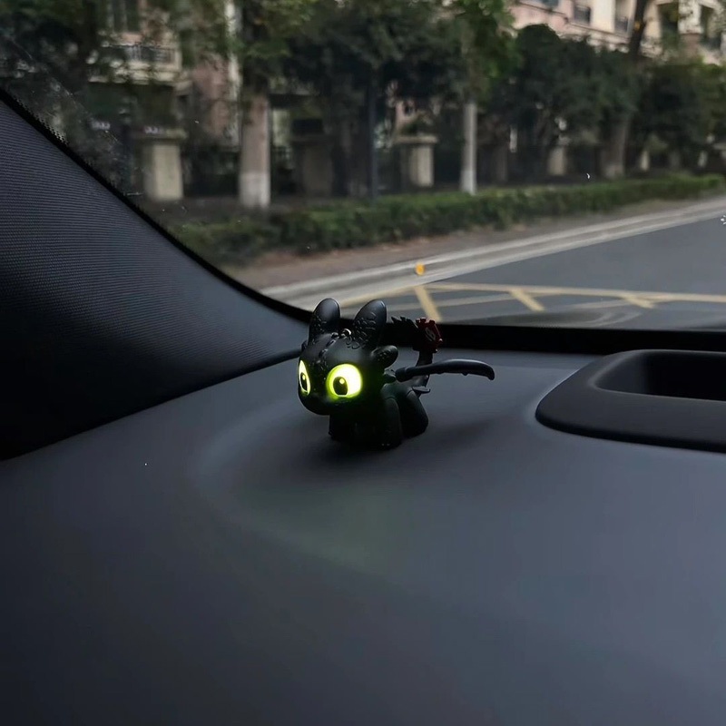 cute Toothless from How to Train Your Dragon with light wings swaying ...