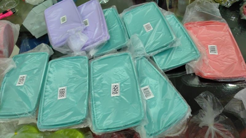 Code 5353 : Tupperware Double Square Round Seal Snowflake 1.3L Cover ...