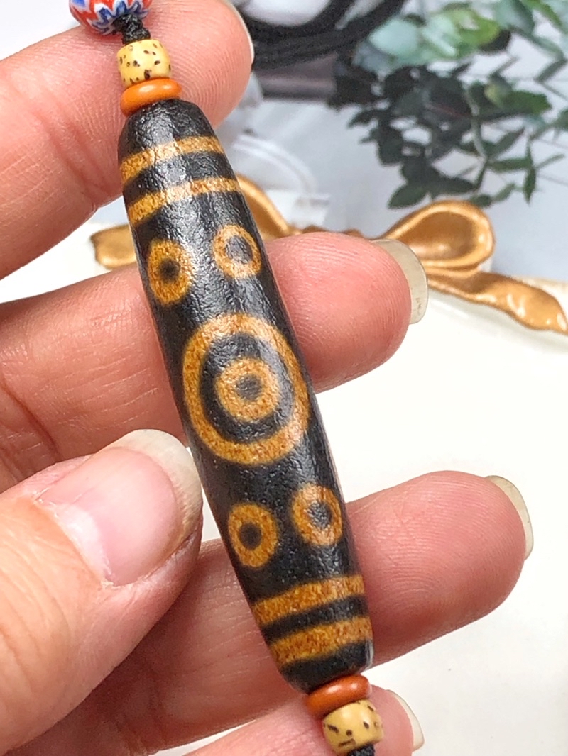 Tibetan Dzi Beads Eleven Eyed Dzi Beads 藏传老矿十一眼天珠