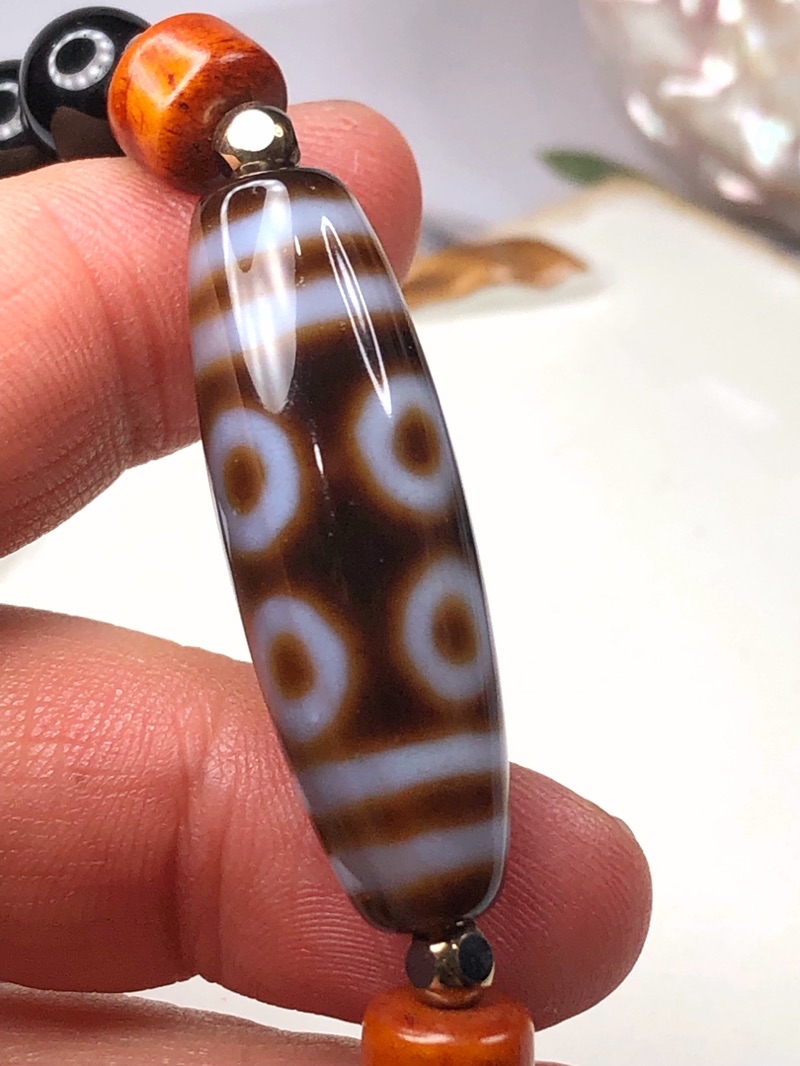 Tibetan Dzi Beads Eight Eyed Dzi with Four Aquarius Dzi