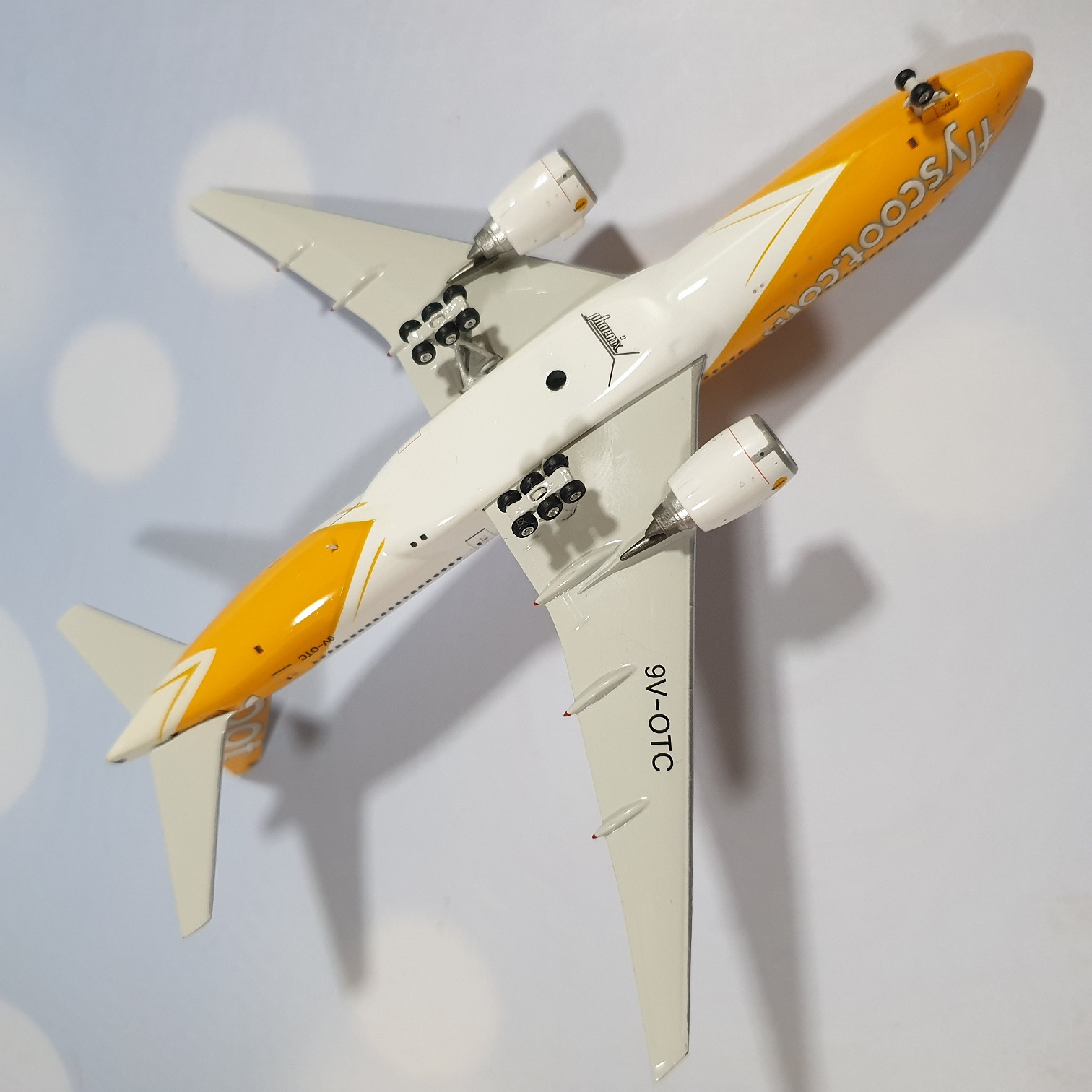 Phoenix Models Flyscoot Boeing 777-200 9V-OTC 1:400 LIMITED EDITION ...