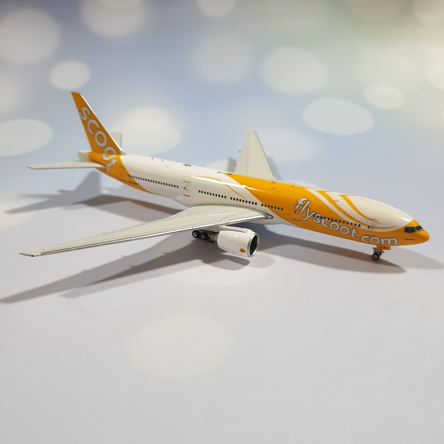 Phoenix Models Flyscoot Boeing 777-200 9V-OTC 1:400 LIMITED EDITION ...