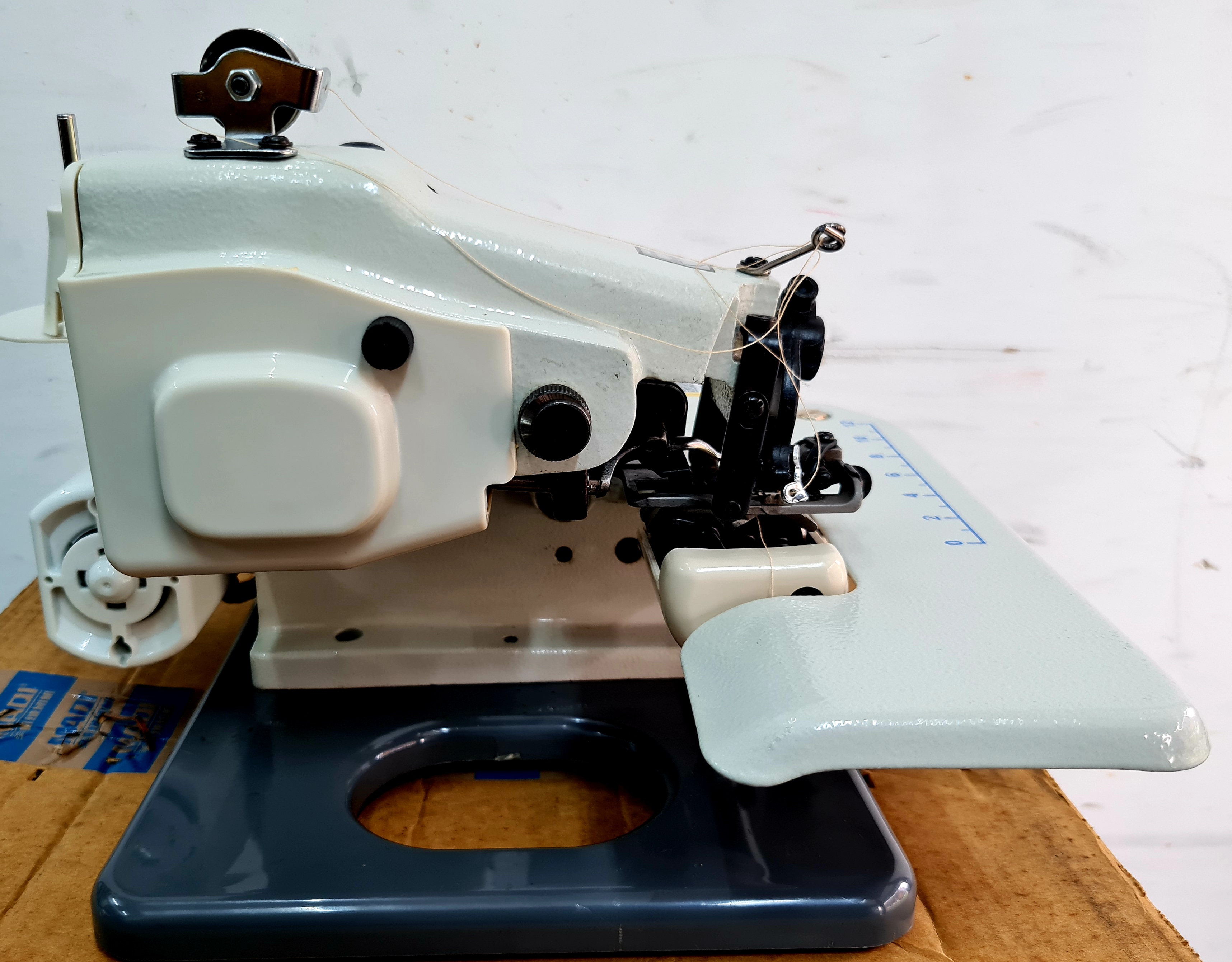 DESK-TYPE BLIND STITCH SEWING MACHINE (MAQI BRAND) / MESIN JAHIT BLIND